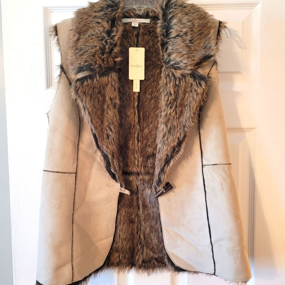 Faux Fur Vest - Picture 1 of 4